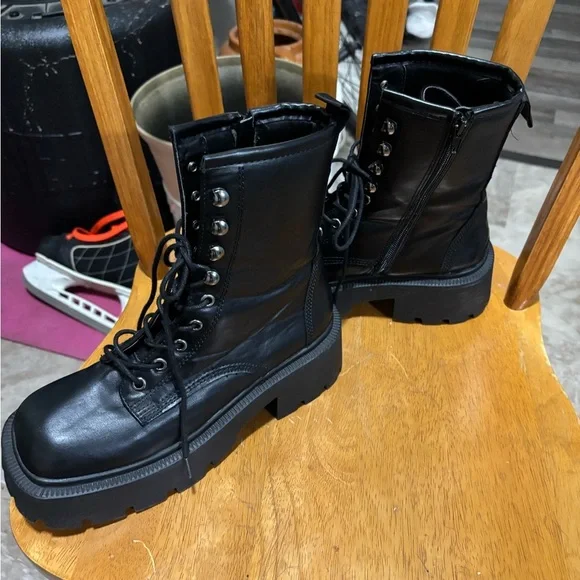 HIP1 Truffle Collection Side Zip Boots - Picture 1 of 7